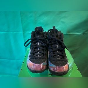 Nike foam posits size 11c